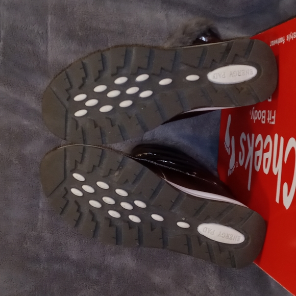 0107 Cheeks Puffer Boots but Tony Little - Picture 9 of 12